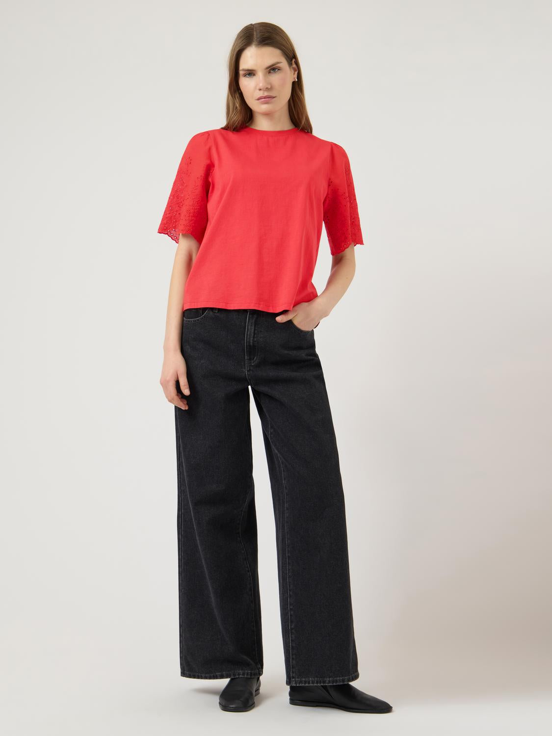 model_shot-front_full